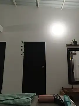 ShainaMonroe live sex cam