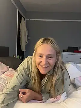 Blondnboujee53