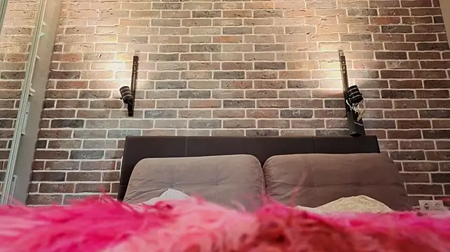 luna_cross live cam on StripChat