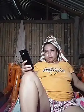 pinaychubbygirl live cam on StripChat