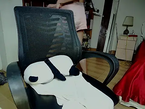 Makemypussysquirt-tsunami live cam on StripChat