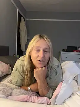 Blondnboujee53