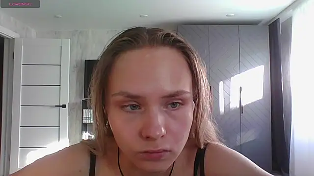 Annie_Cohn live cam on StripChat