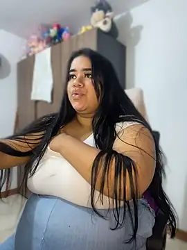 Chubby_antonela live cam on StripChat