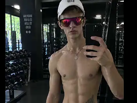 juanse22cm live cam on StripChat