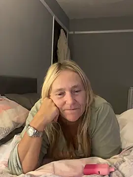 Blondnboujee53