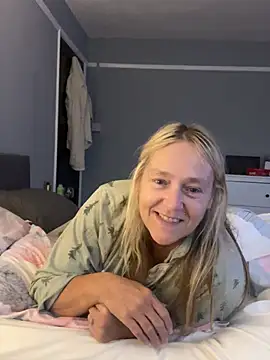 Blondnboujee53