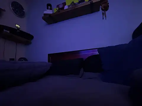 Tattooednakedguy live cam on StripChat
