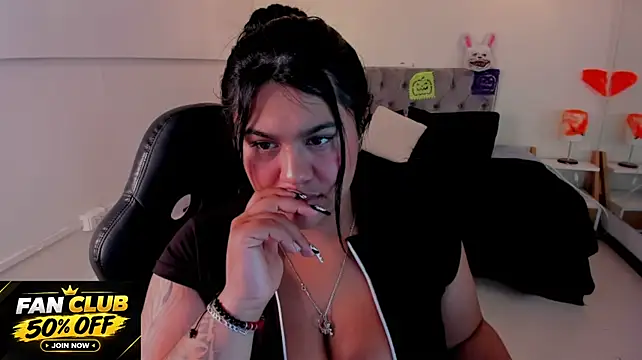 _Dulcinea_1 live cam on StripChat