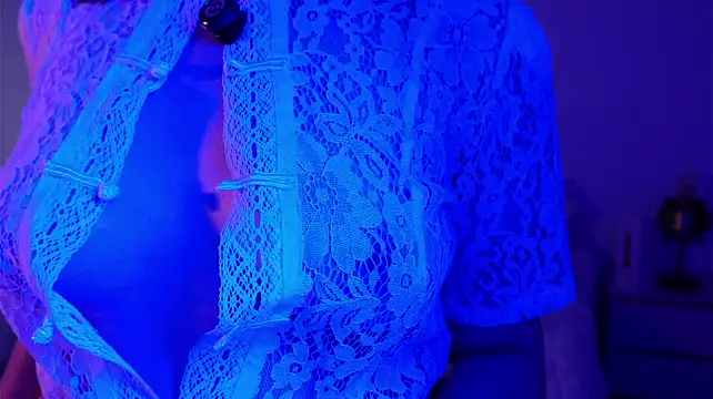 issa_baby2 live cam on StripChat
