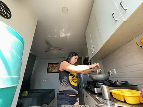 SubmissiveKaur live cam on StripChat
