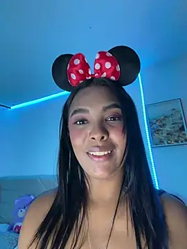 MIAROGERSSS live cam on StripChat