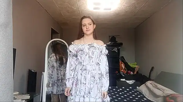 AlessandraToth live cam on StripChat