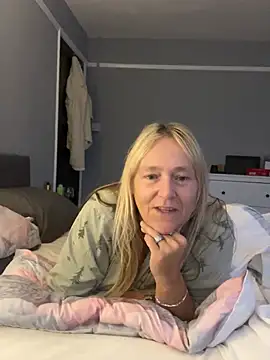blondnboujee53