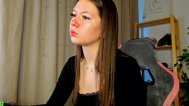 Nicole_Charm