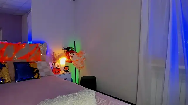 Laura_Leee