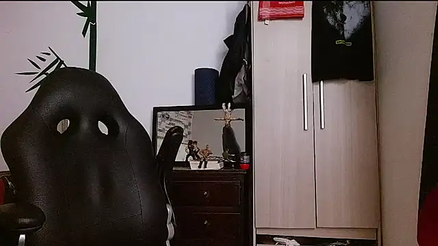 DominanThewolff live cam on StripChat