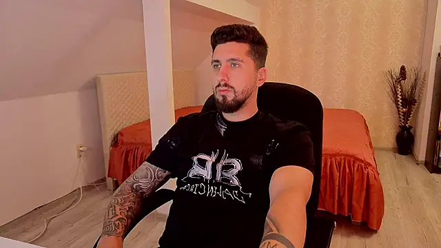 LoganStroud live cam on StripChat