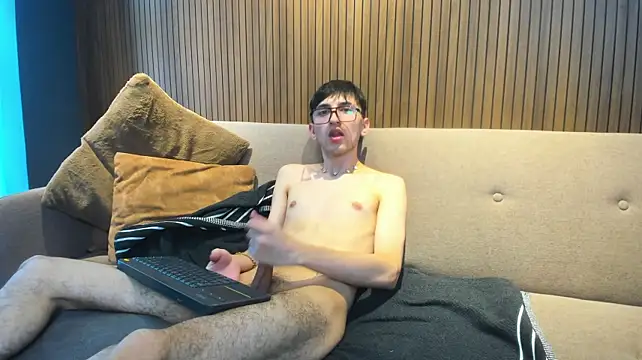 APOLOKING_ live cam on StripChat