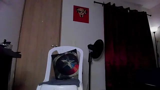 Cloudy_pigDude on Stripchat