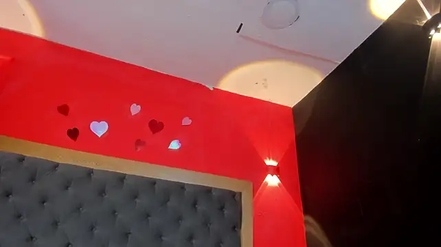 YayaHilton live cam on StripChat