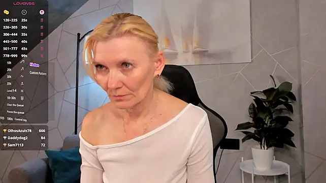 Julie_Lucas