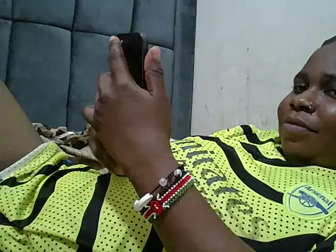yummyy_chocolate live cam on StripChat
