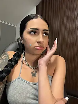 Hilary_pinkk