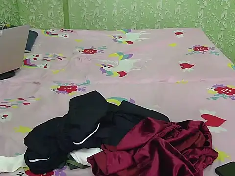 hot-nayraa live cam on StripChat