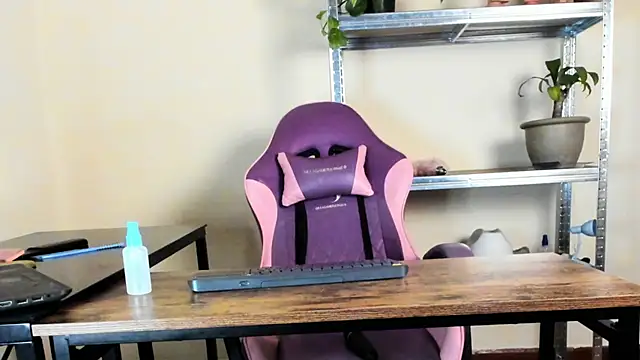Veronica_office