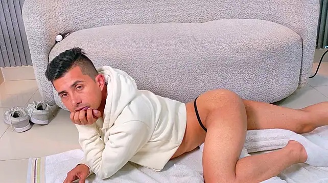 jamescoopervg live cam on StripChat