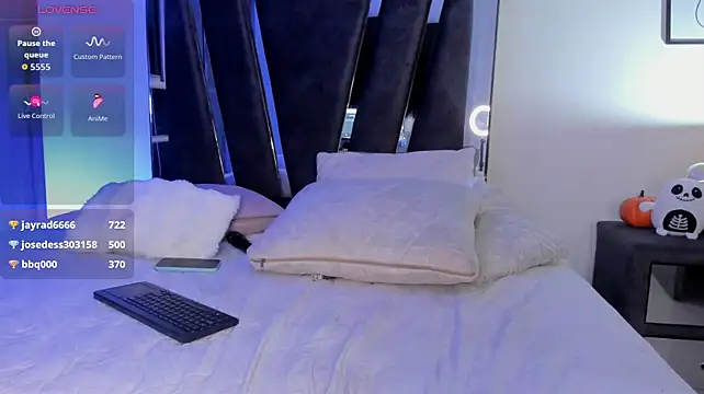 HollyEvanz webcam
