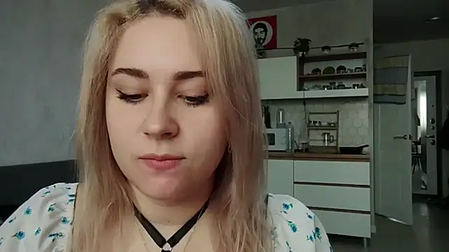 IsaWhitton live cam on StripChat