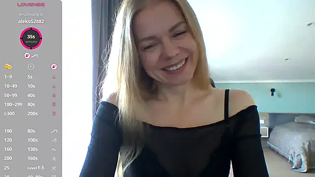 TinaDiamond live cam on StripChat