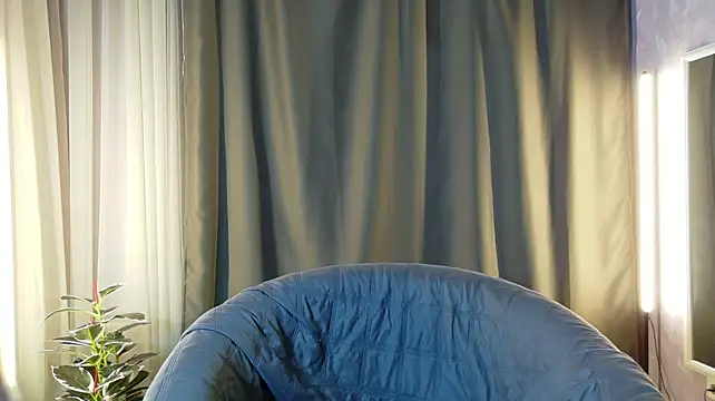Lily_Mii live cam on StripChat