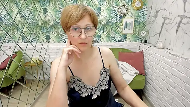 Paris_Cherry live cam on StripChat