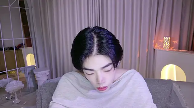 xiaozeouba (M twink) - 有点热想脱上衣了（限时5分钟）