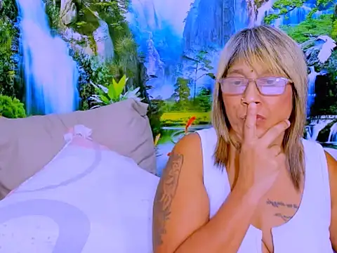 indianroxy webcam