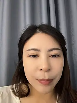 yaoyao8888 (F milf) - 店门口脱掉内裤直播两分钟