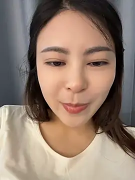 yaoyao8888 (F milf) - 店门口脱掉内裤直播两分钟