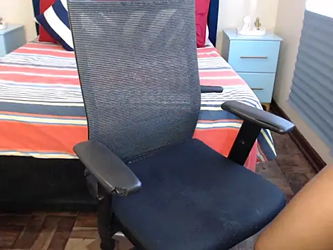 QUEENMANDYY live cam on StripChat