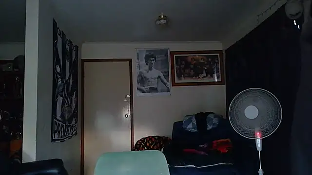 KINKYBLUEYES69 captura de la sala en vivo en Stripchat