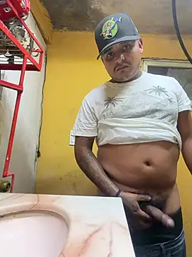 RobertoLeo42980 webcam