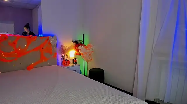 Laura_Leee