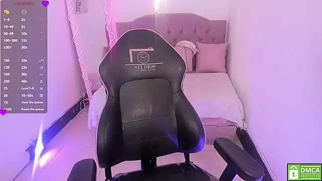 NIKAELA_TAY