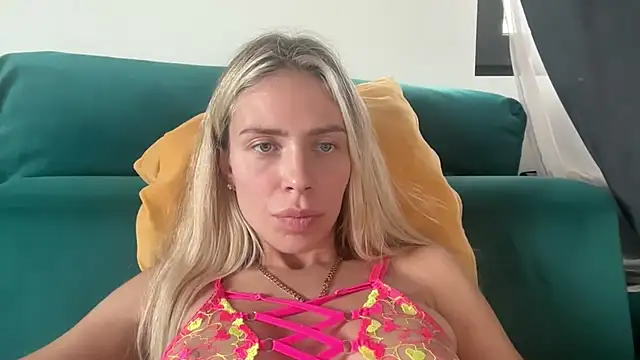 Iris_cherry live cam on StripChat