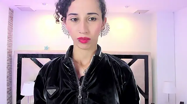 Ambar_818 live cam on StripChat