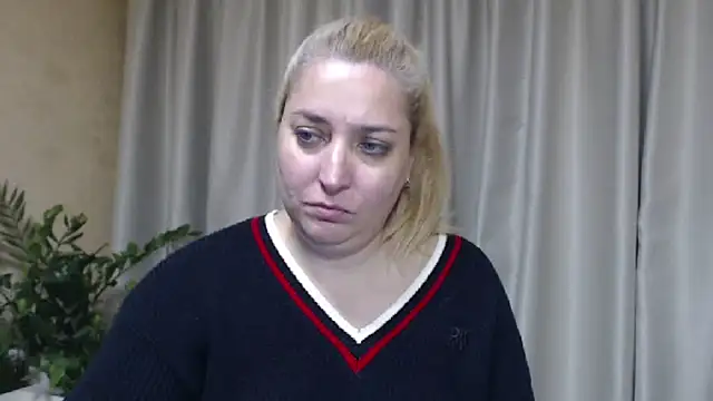 sweetpussy13 live cam on StripChat