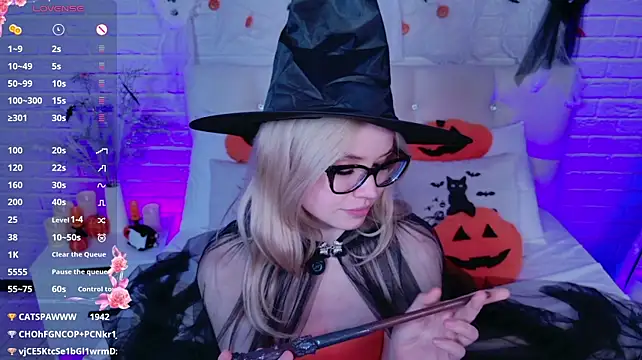 ChloeWells live cam on StripChat