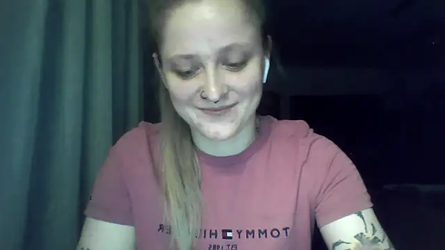 LeaWetGirl webcam